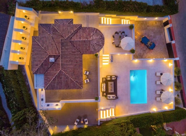 Chalet de 4 habitaciones en Nueva Andalucia, Marbella en venta con piscina garaje - 3.245.000 € (Ref: 8464474)