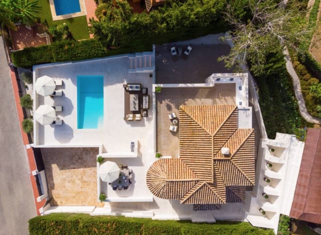 Chalet de 4 habitaciones en Nueva Andalucia, Marbella en venta con piscina garaje - 3.245.000 € (Ref: 8464474)