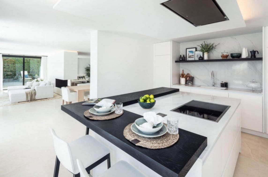 4 bedroom Villa for sale in Nueva Andalucia with pool garage - € 3,245,000 (Ref: 8464474)