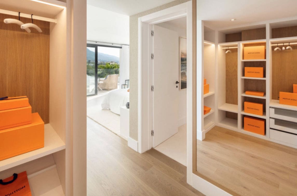 4 bedroom Villa for sale in Nueva Andalucia with pool garage - € 3,245,000 (Ref: 8464474)