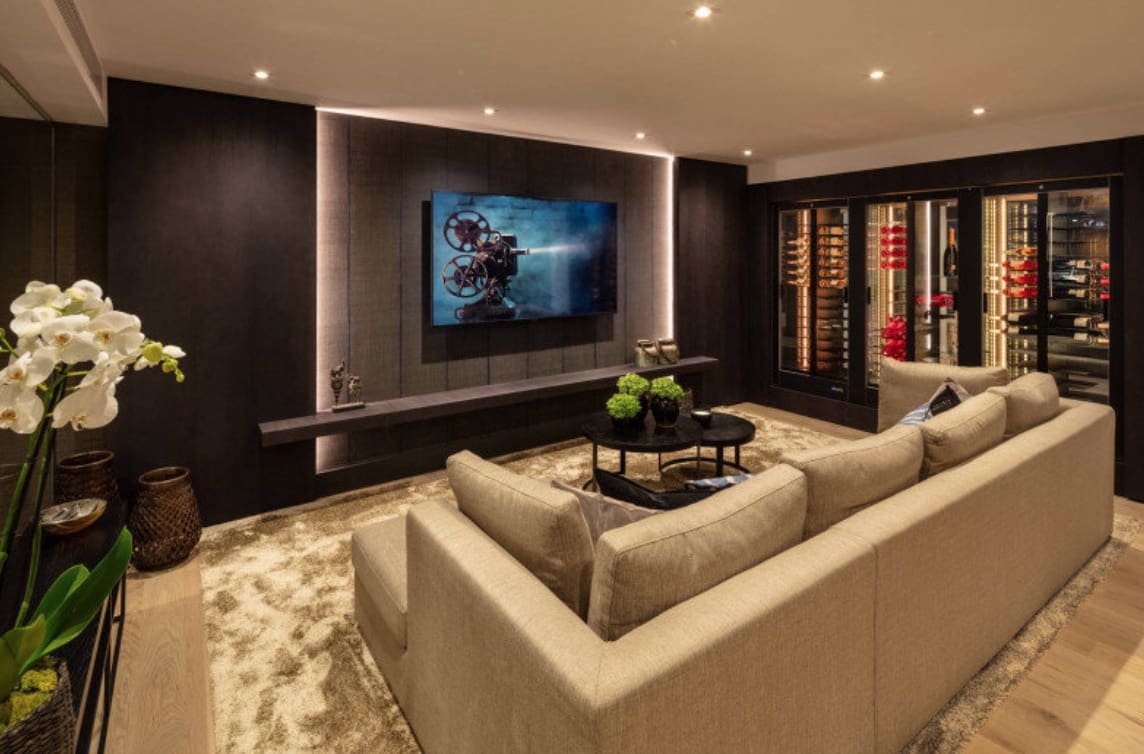 4 bedroom Villa for sale in Nueva Andalucia with pool garage - € 3,245,000 (Ref: 8464474)