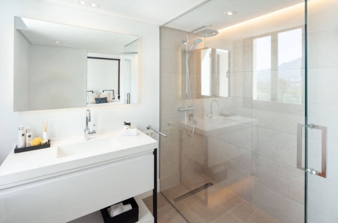 4 bedroom Villa for sale in Nueva Andalucia with pool garage - € 3,245,000 (Ref: 8464474)