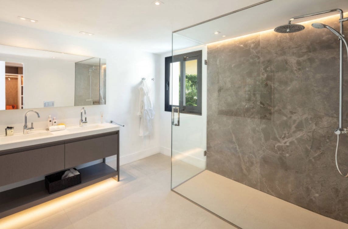 4 bedroom Villa for sale in Nueva Andalucia with pool garage - € 3,245,000 (Ref: 8464474)