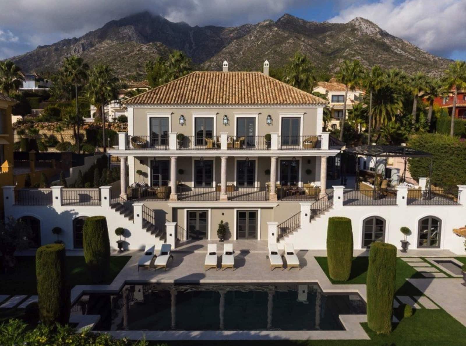 5 soverom Villa til salgs i Golden Mile med svømmebasseng garasje - € 5 513 800 (Ref: 8464476)