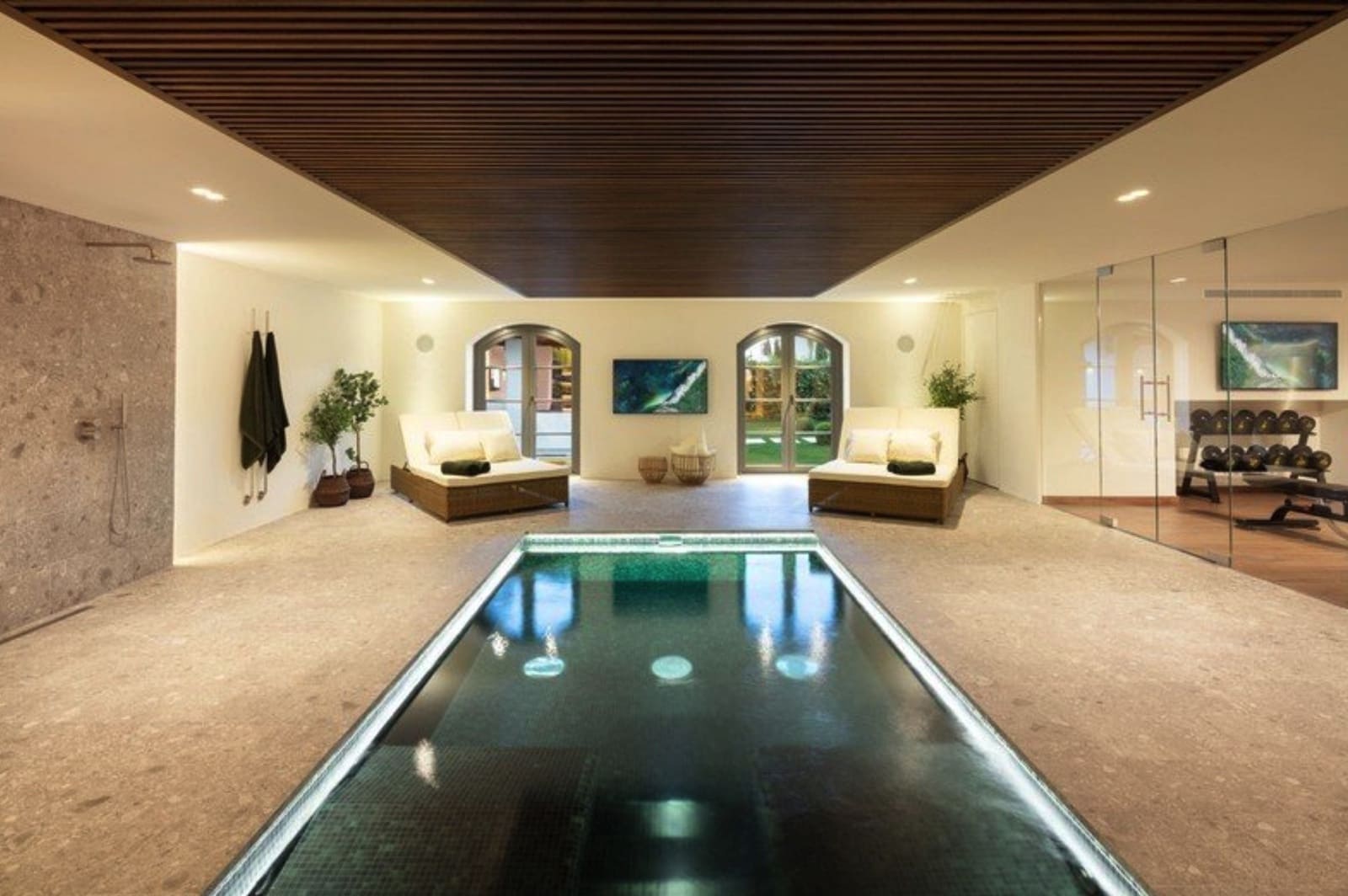 5 soverom Villa til salgs i Golden Mile med svømmebasseng garasje - € 5 513 800 (Ref: 8464476)