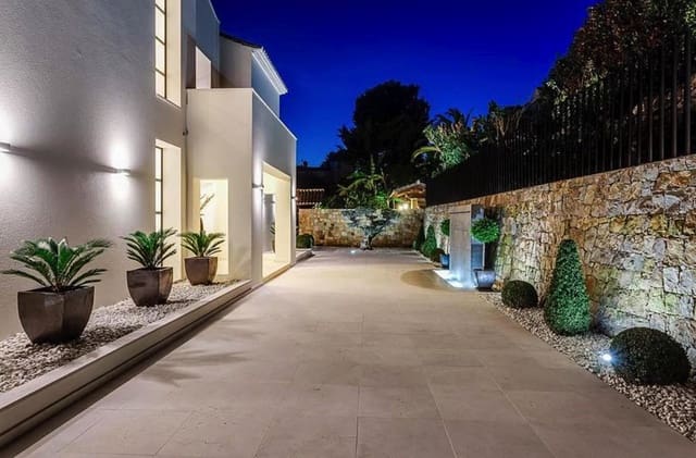 6 makuuhuone Huvila myytävänä paikassa Sierra Blanca, Marbella mukana uima-altaan 
autotalli - 4 690 000 € (Ref: 8464481)