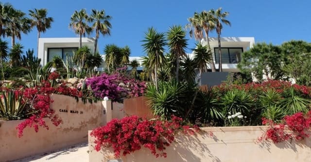 4 soverom Villa til salgs i Ibiza by med svømmebasseng garasje - € 5 400 000 (Ref: 8464484)