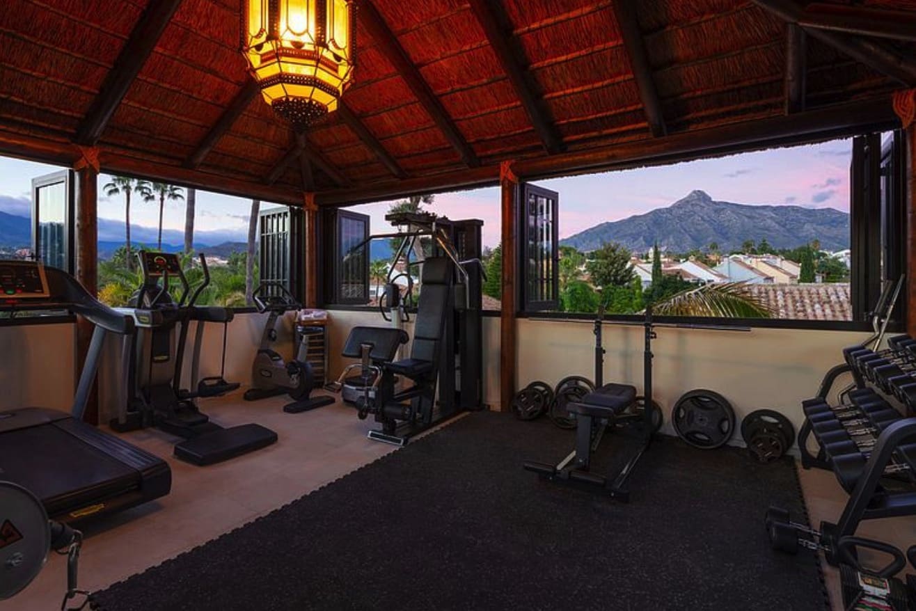 9 soveværelse Villa til salg i Marbella med swimmingpool garage - € 13.900.000 (Ref: 8464489)