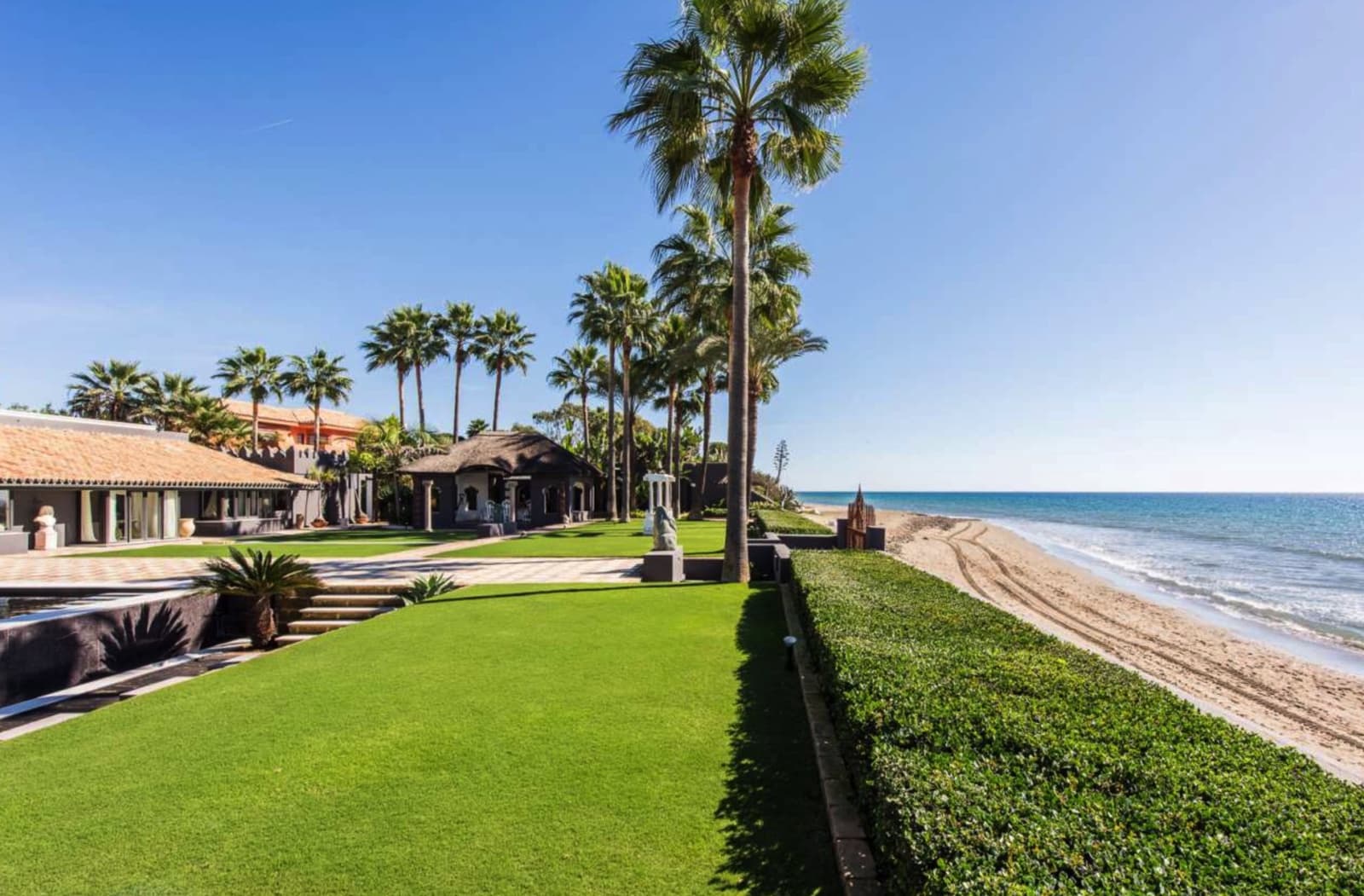 6 soveværelse Villa til salg i Los Monteros med swimmingpool garage - € 17.000.000 (Ref: 8464492)