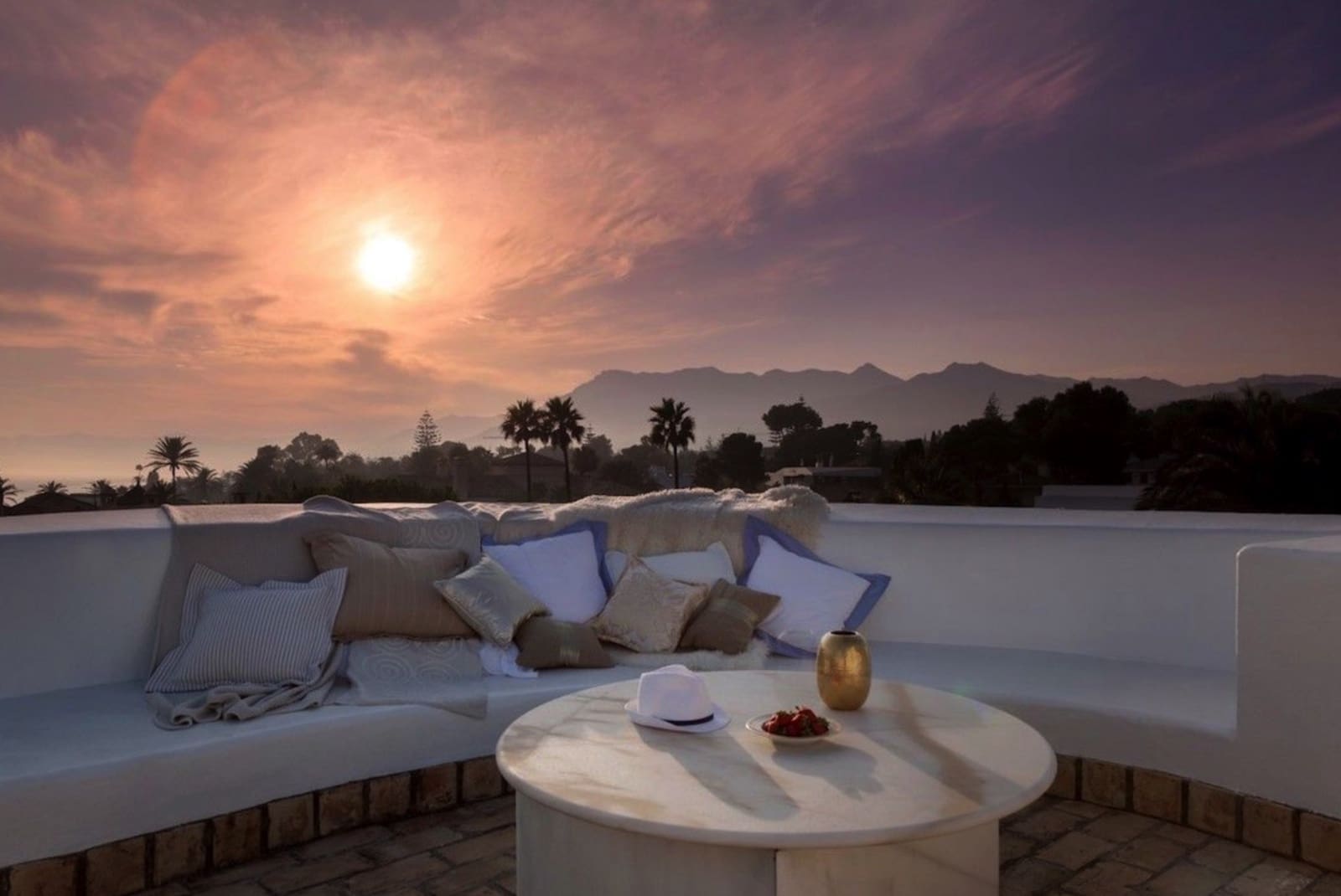 6 soveværelse Villa til salg i Los Monteros med swimmingpool garage - € 17.000.000 (Ref: 8464492)