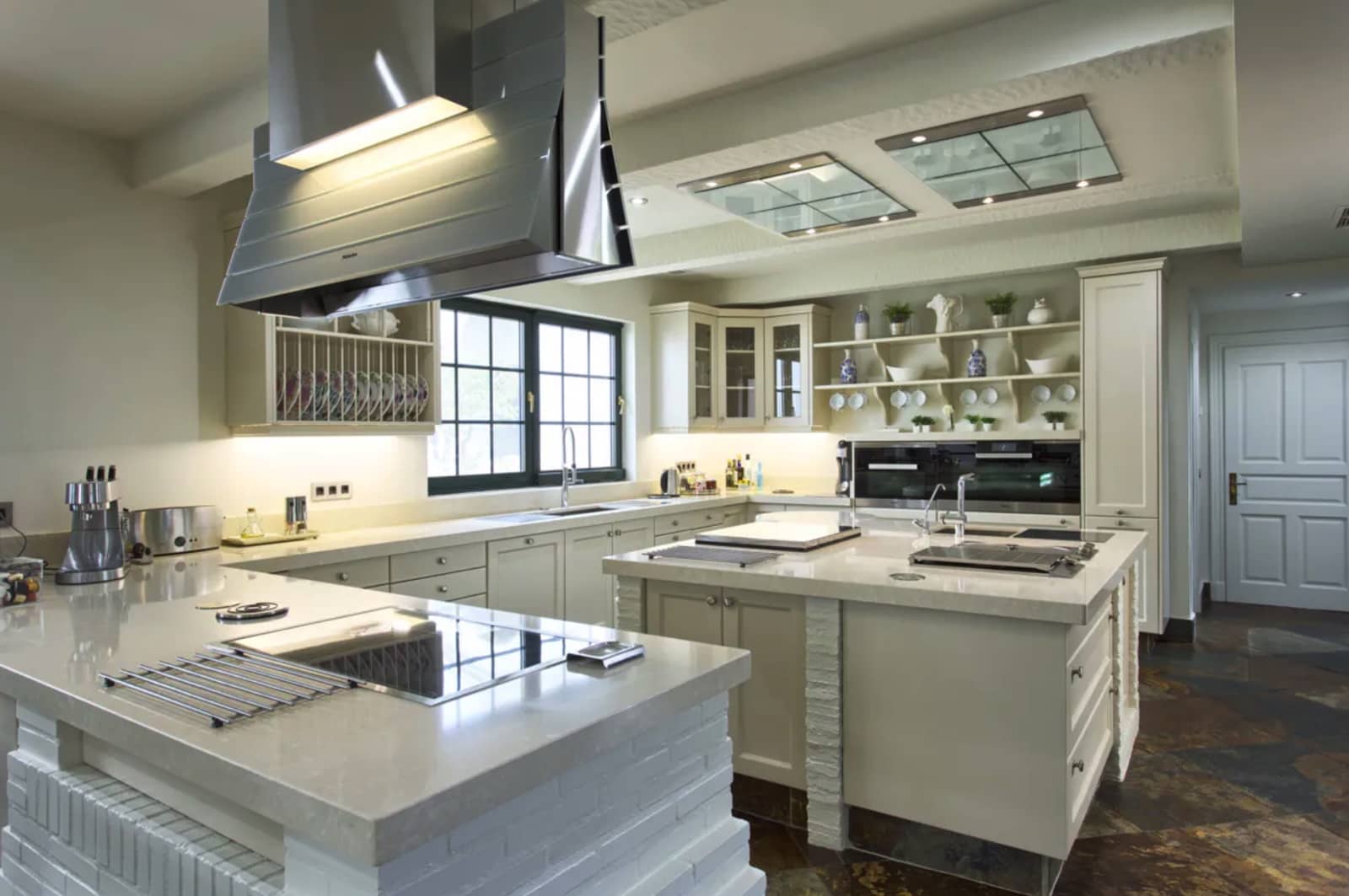 10 bedroom Villa for sale in Marbella with pool garage - € 11,817,000 (Ref: 8464494)