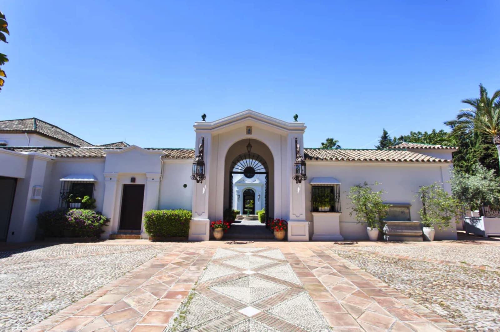 10 bedroom Villa for sale in Marbella with pool garage - € 11,817,000 (Ref: 8464494)