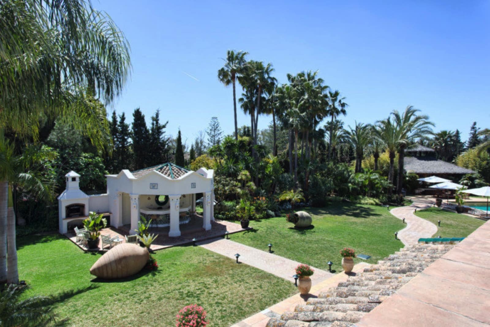 10 bedroom Villa for sale in Marbella with pool garage - € 11,817,000 (Ref: 8464494)