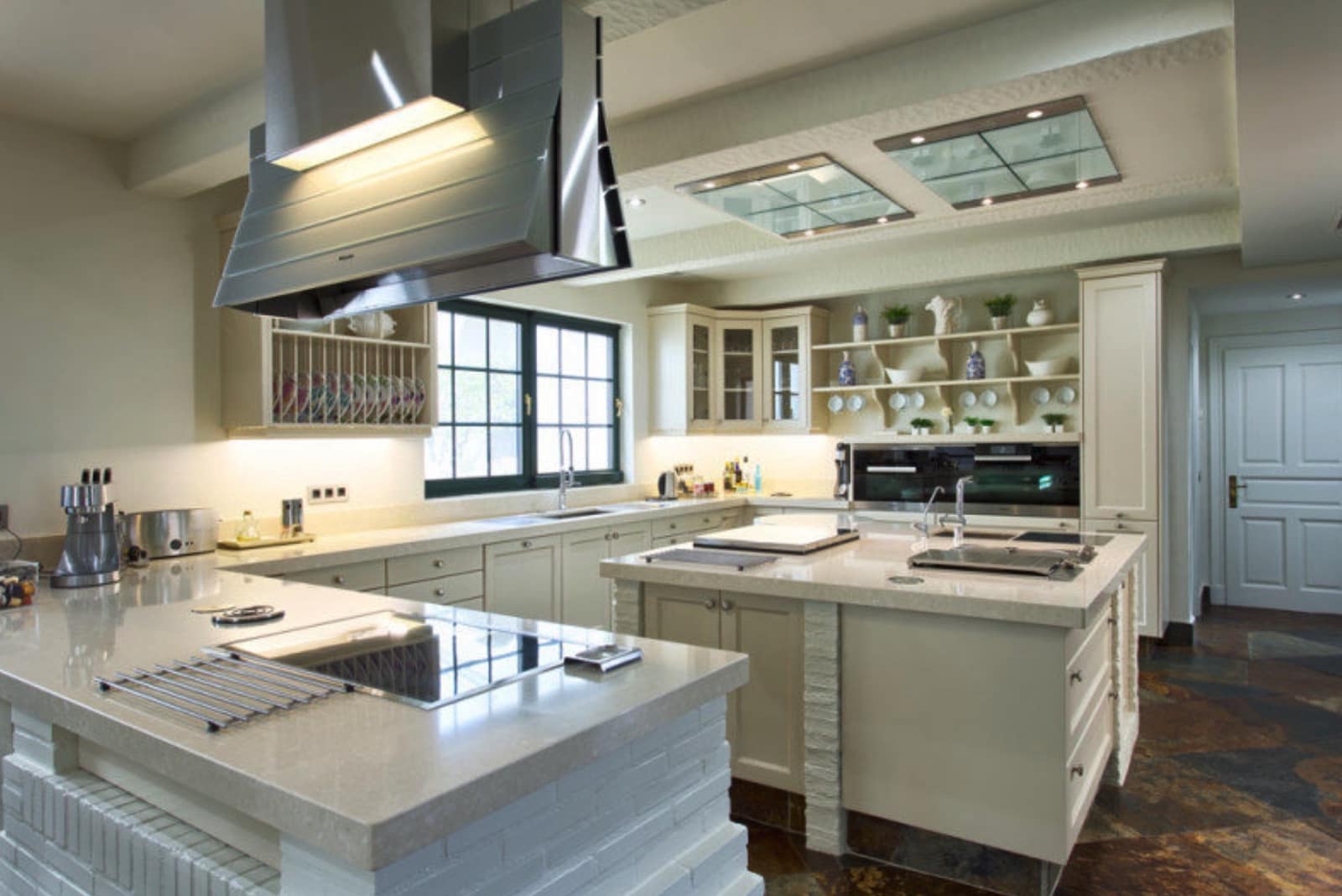 10 bedroom Villa for sale in Marbella with pool garage - € 11,817,000 (Ref: 8464494)