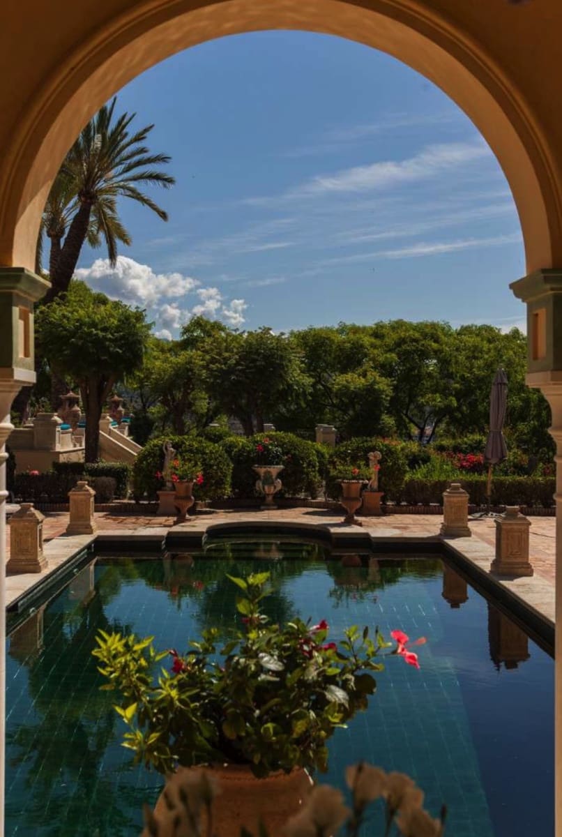 8 quarto Moradia para venda em Estepona com piscina garagem - 15 000 000 € (Ref: 8464495)