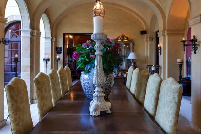 8 soverom Villa til salgs i Estepona med svømmebasseng garasje - € 15 000 000 (Ref: 8464495)