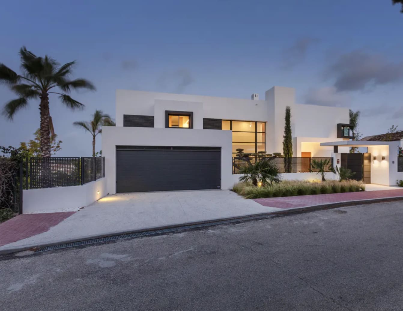 4 makuuhuone Huvila myytävänä paikassa Estepona mukana uima-altaan 
autotalli - 3 650 000 € (Ref: 8464500)