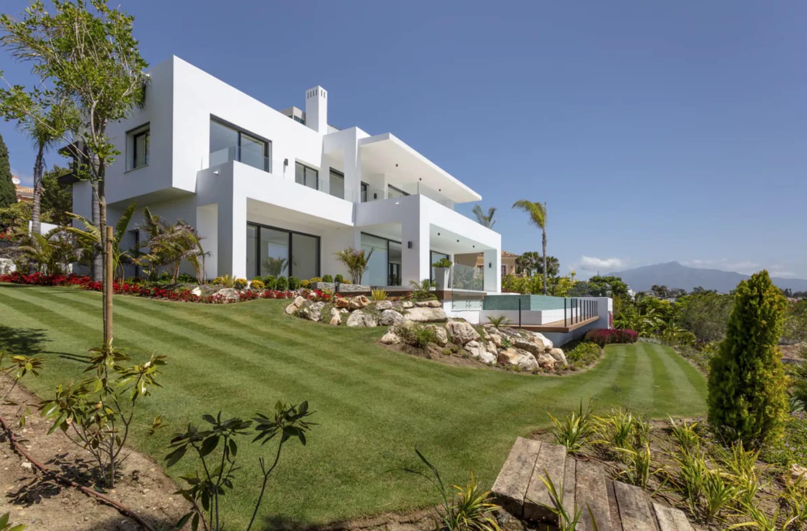 4 makuuhuone Huvila myytävänä paikassa Estepona mukana uima-altaan 
autotalli - 3 650 000 € (Ref: 8464500)