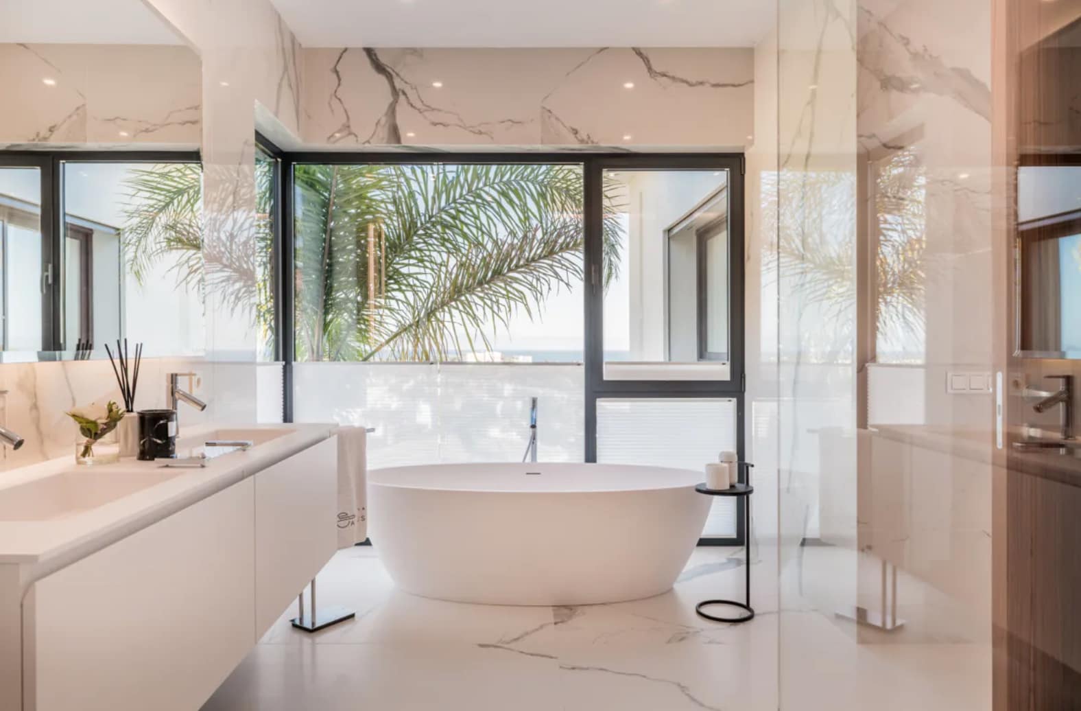 4 makuuhuone Huvila myytävänä paikassa Estepona mukana uima-altaan 
autotalli - 3 650 000 € (Ref: 8464500)