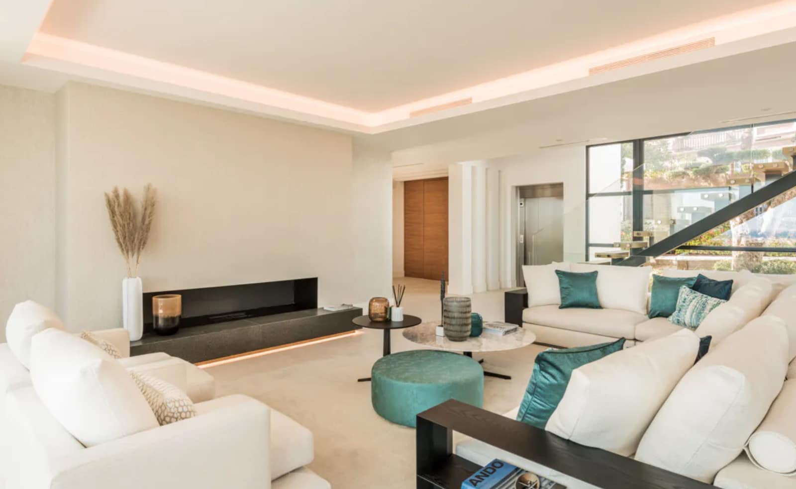 4 makuuhuone Huvila myytävänä paikassa Estepona mukana uima-altaan 
autotalli - 3 650 000 € (Ref: 8464500)