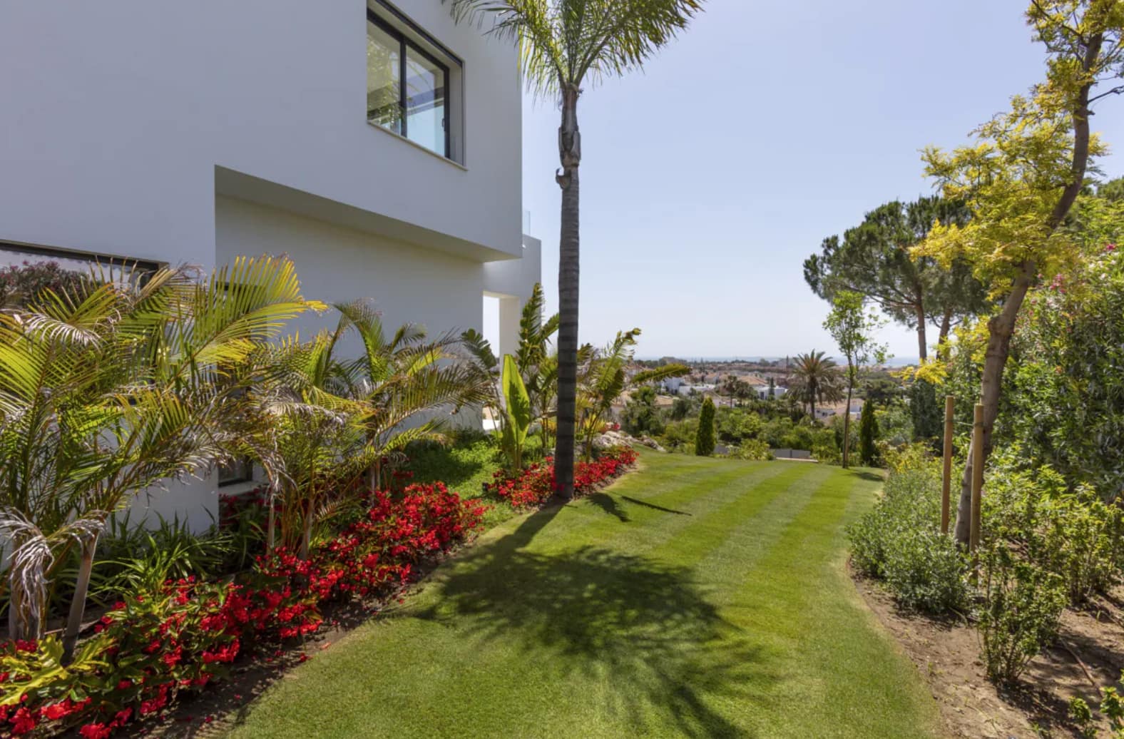 4 makuuhuone Huvila myytävänä paikassa Estepona mukana uima-altaan 
autotalli - 3 650 000 € (Ref: 8464500)