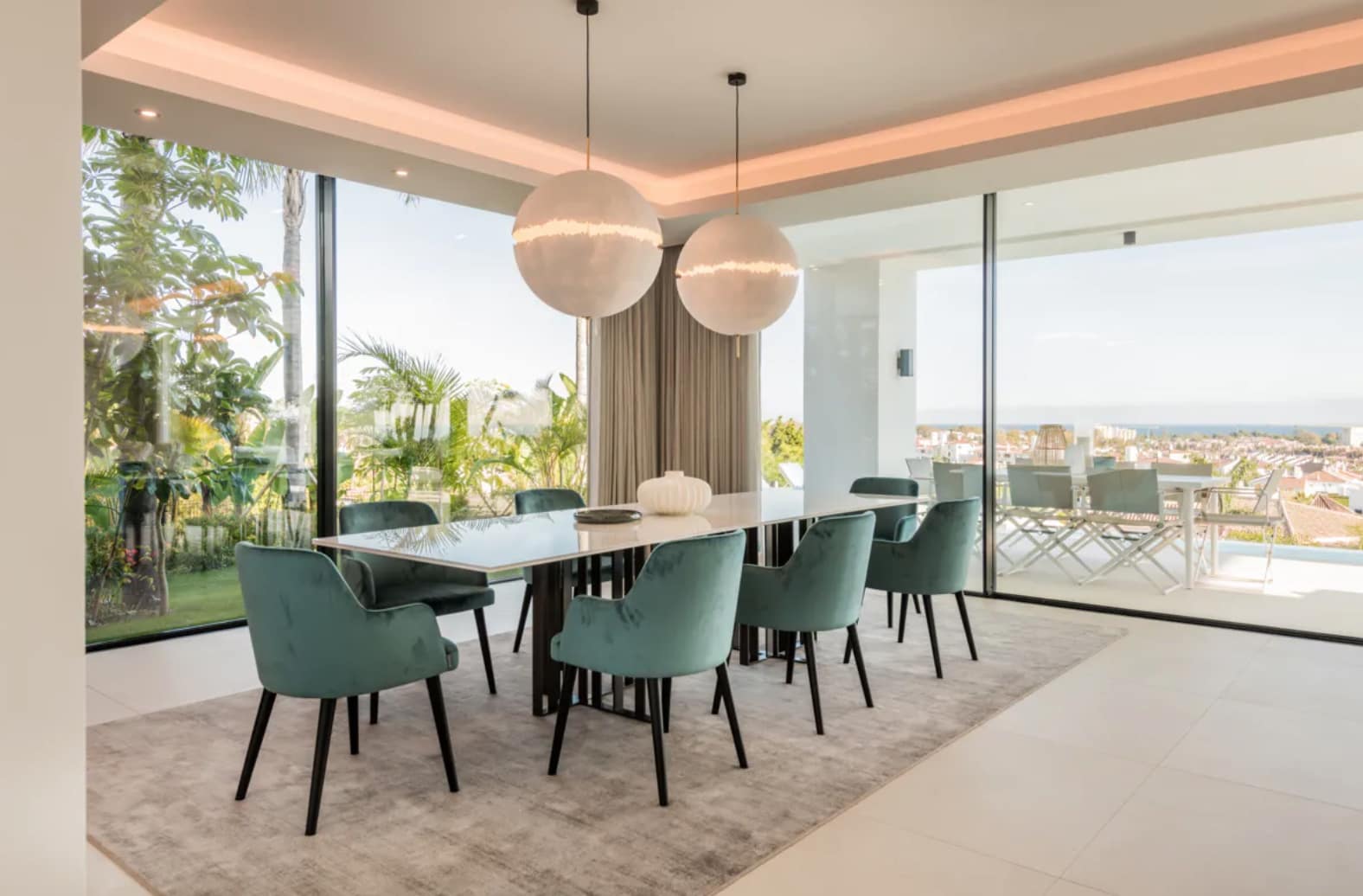 4 makuuhuone Huvila myytävänä paikassa Estepona mukana uima-altaan 
autotalli - 3 650 000 € (Ref: 8464500)