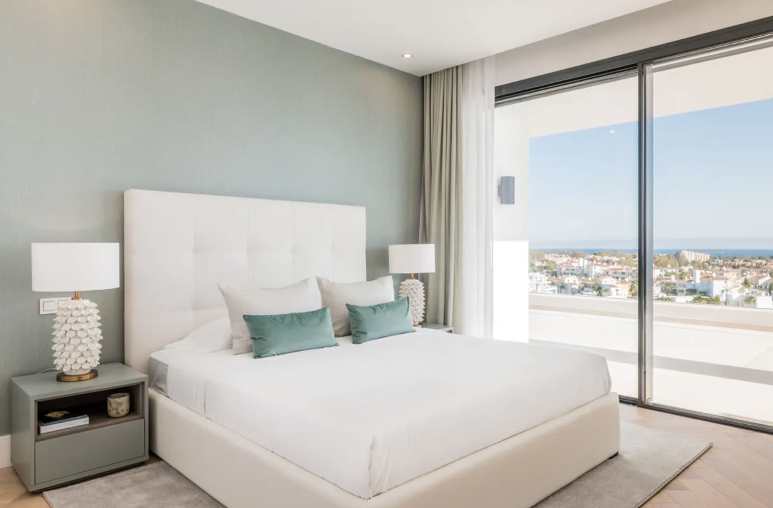 4 makuuhuone Huvila myytävänä paikassa Estepona mukana uima-altaan 
autotalli - 3 650 000 € (Ref: 8464500)