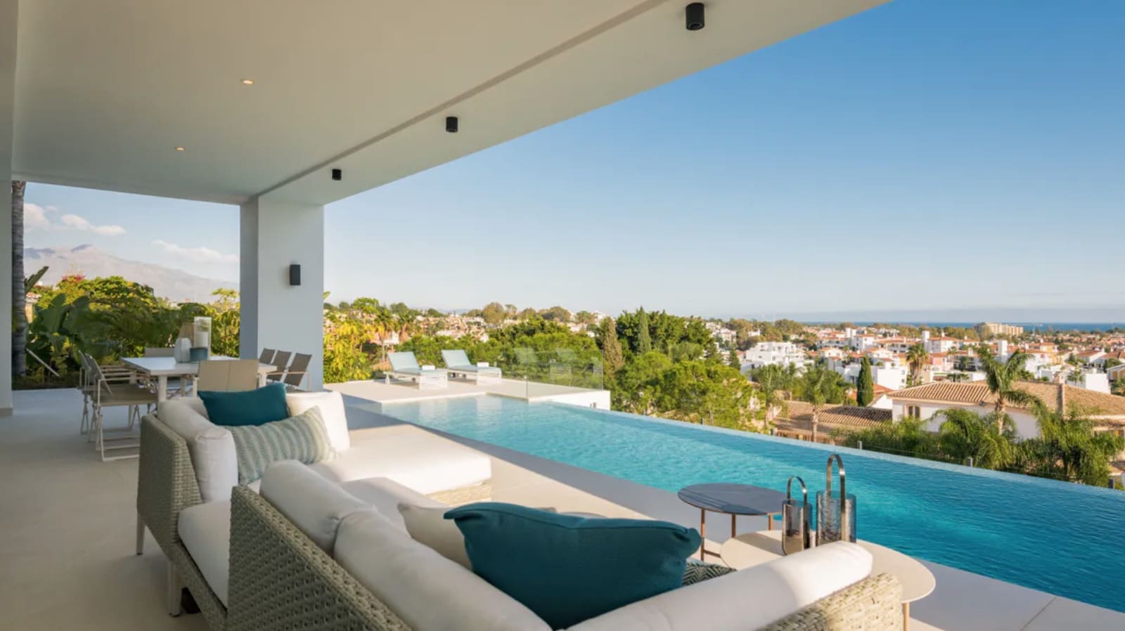 4 makuuhuone Huvila myytävänä paikassa Estepona mukana uima-altaan 
autotalli - 3 650 000 € (Ref: 8464500)