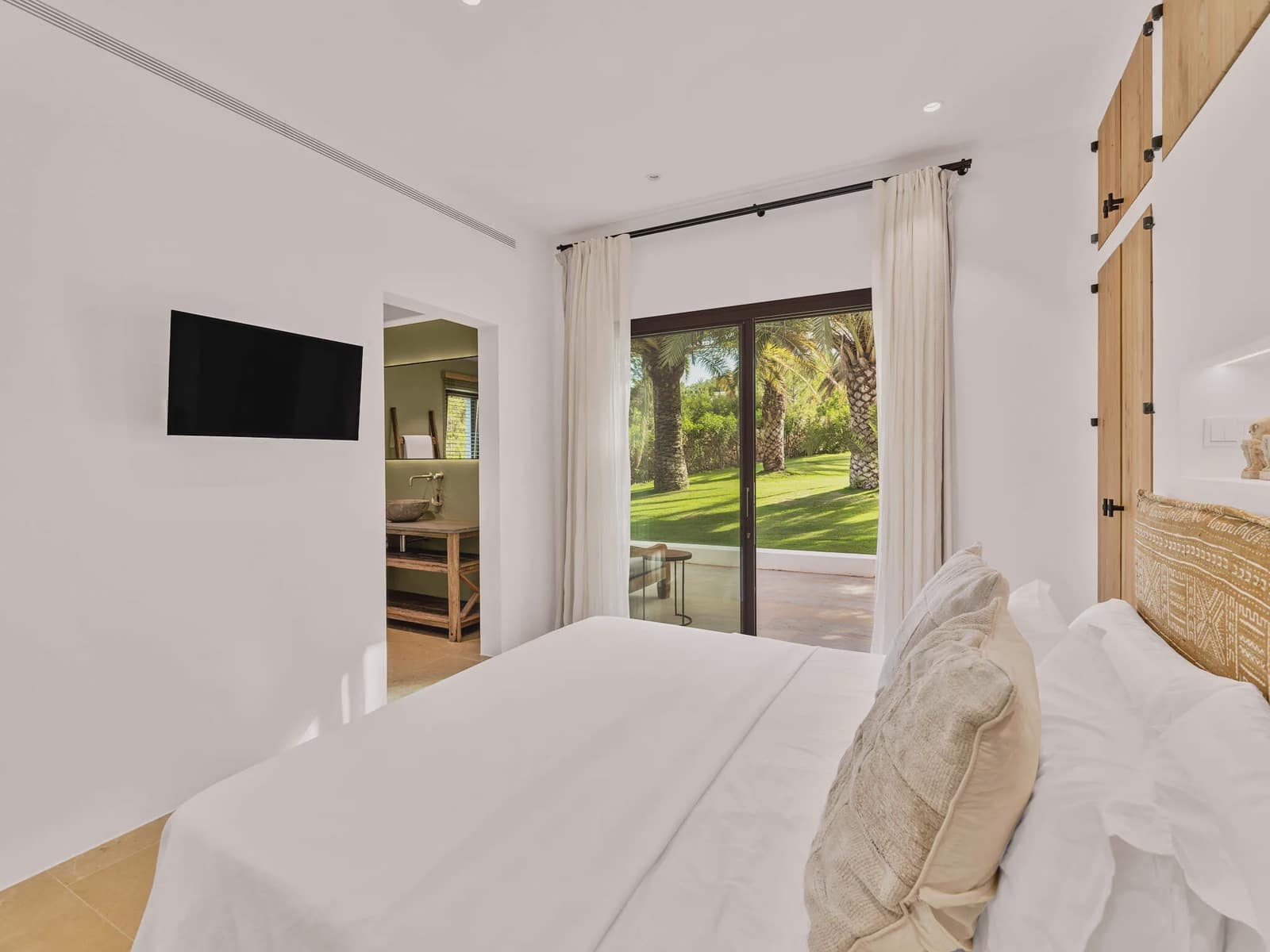 6 bedroom Villa for sale in Santa Gertrudis de Fruitera with pool garage - € 6,800,000 (Ref: 8477136)