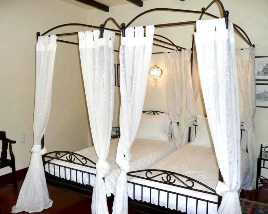 13 soveværelse Finca/Landehus til salg i Malaga by med swimmingpool garage - € 2.200.000 (Ref: 8550240)