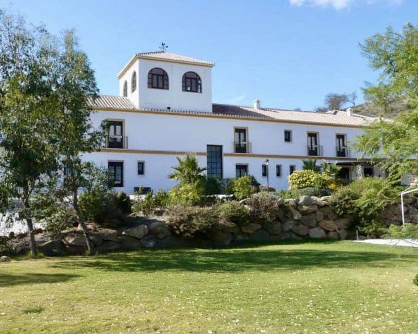 13 soveværelse Finca/Landehus til salg i Malaga by med swimmingpool garage - € 2.200.000 (Ref: 8550240)
