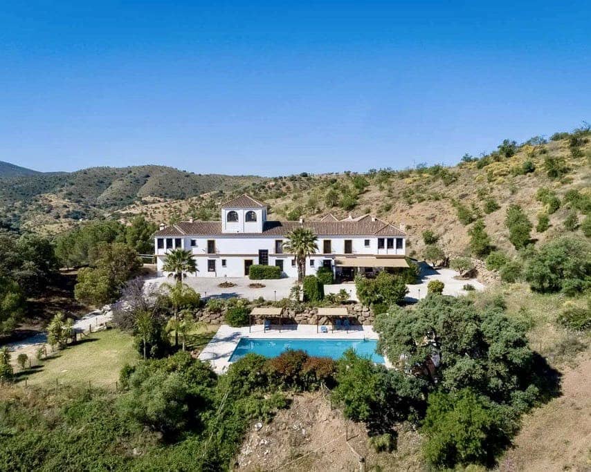 13 soveværelse Finca/Landehus til salg i Malaga by med swimmingpool garage - € 2.200.000 (Ref: 8550240)