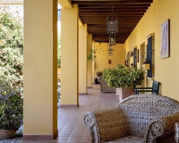 13 sovrum Finca/Hus på landet till salu i Málaga stad med pool garage - 2 200 000 € (Ref: 8550240)