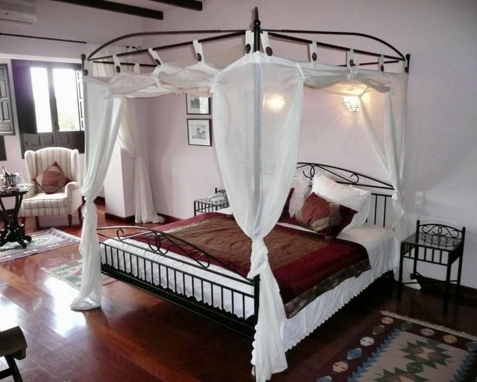 13 soveværelse Finca/Landehus til salg i Malaga by med swimmingpool garage - € 2.200.000 (Ref: 8550240)