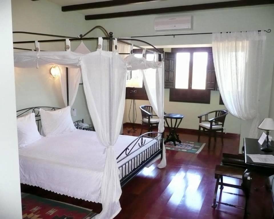 13 soveværelse Finca/Landehus til salg i Malaga by med swimmingpool garage - € 2.200.000 (Ref: 8550240)