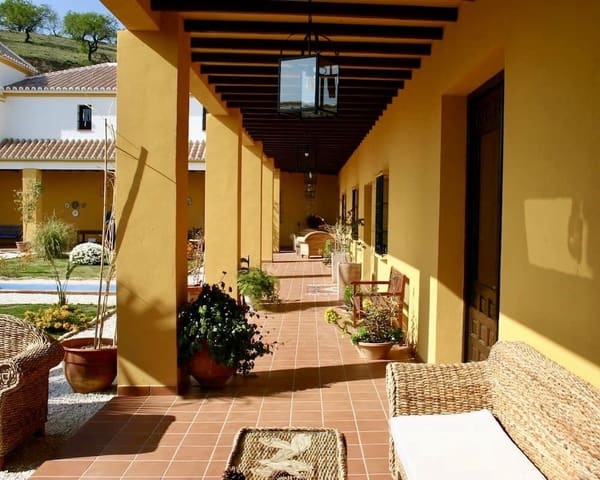 13 sovrum Finca/Hus på landet till salu i Málaga stad med pool garage - 2 200 000 € (Ref: 8550240)