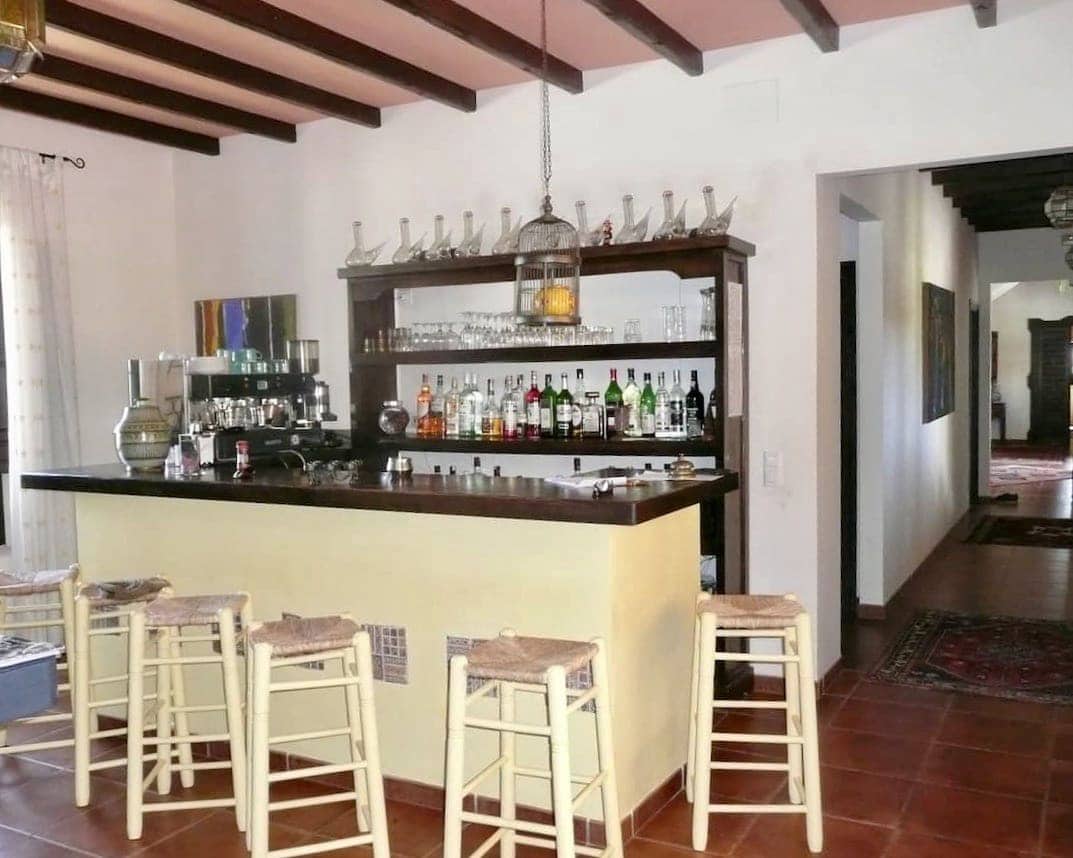 13 soveværelse Finca/Landehus til salg i Malaga by med swimmingpool garage - € 2.200.000 (Ref: 8550240)