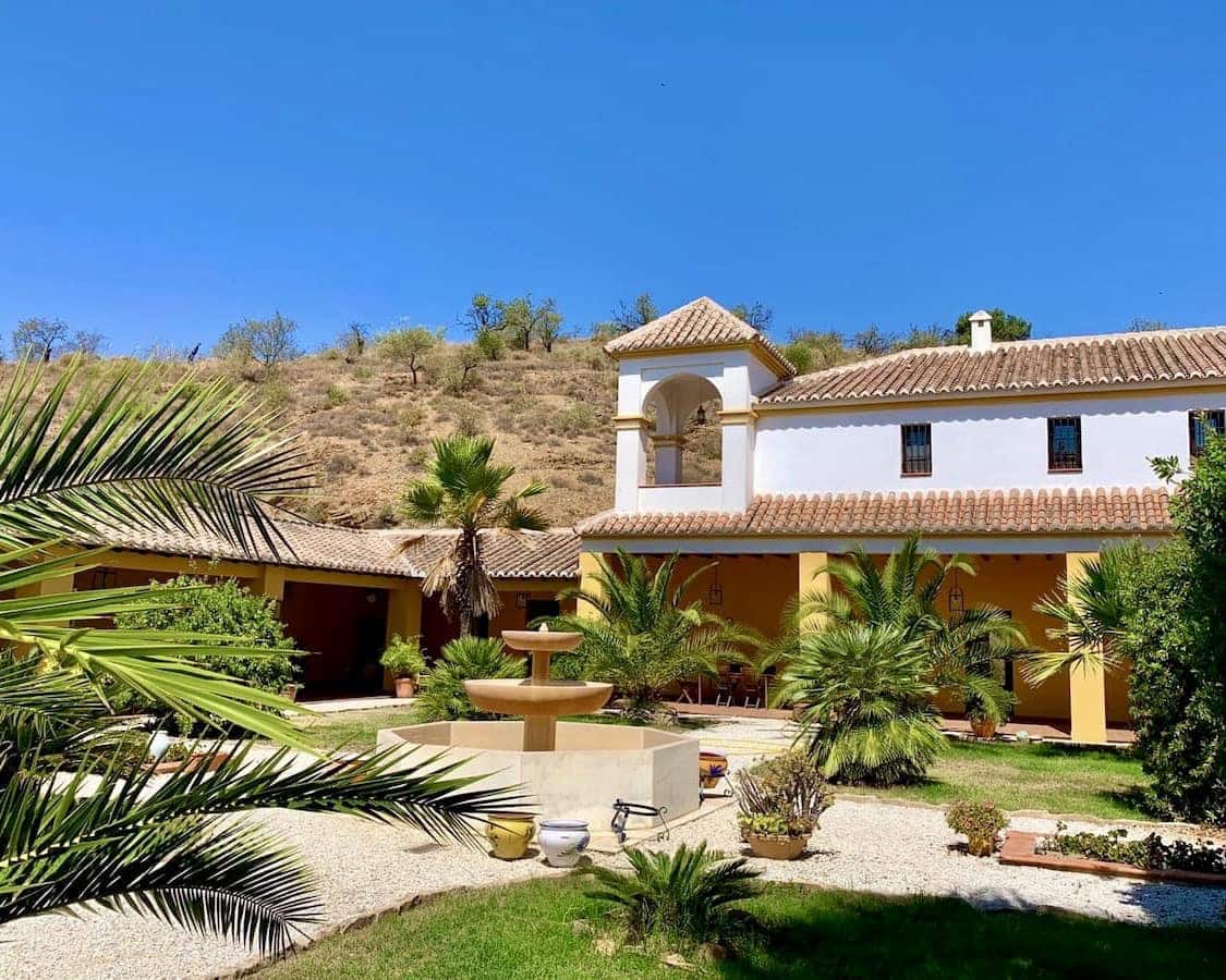 13 soveværelse Finca/Landehus til salg i Malaga by med swimmingpool garage - € 2.200.000 (Ref: 8550240)