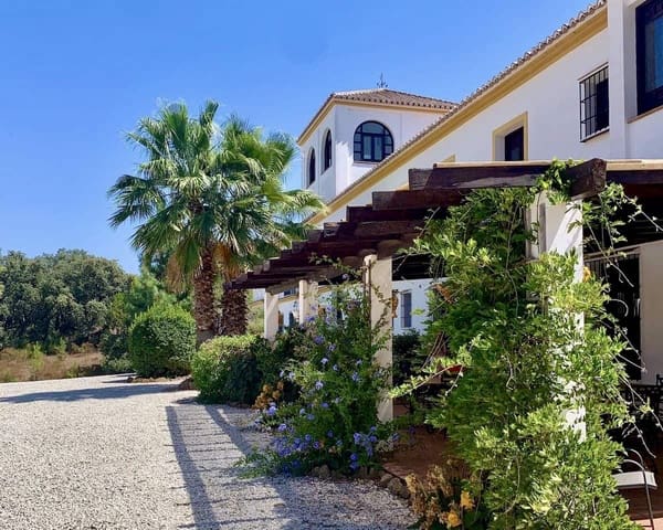 13 sovrum Finca/Hus på landet till salu i Málaga stad med pool garage - 2 200 000 € (Ref: 8550240)