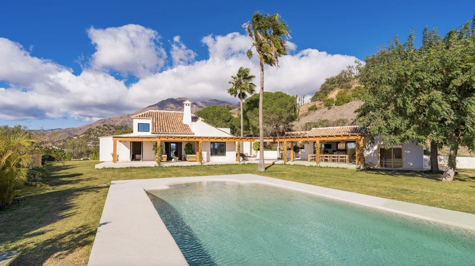6 soverom Villa til salgs i Estepona med svømmebasseng garasje - € 2 695 000 (Ref: 8568810)