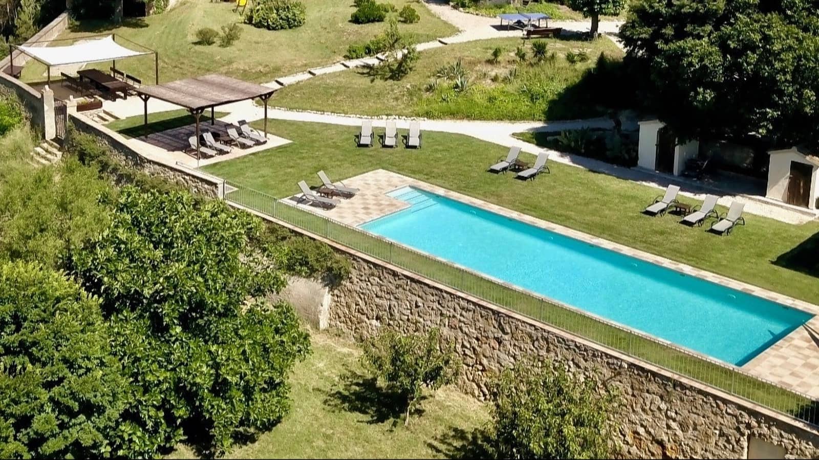 18 soveværelse Finca/Landehus til salg i La Pobla de Claramunt med swimmingpool garage - € 2.350.000 (Ref: 9064592)
