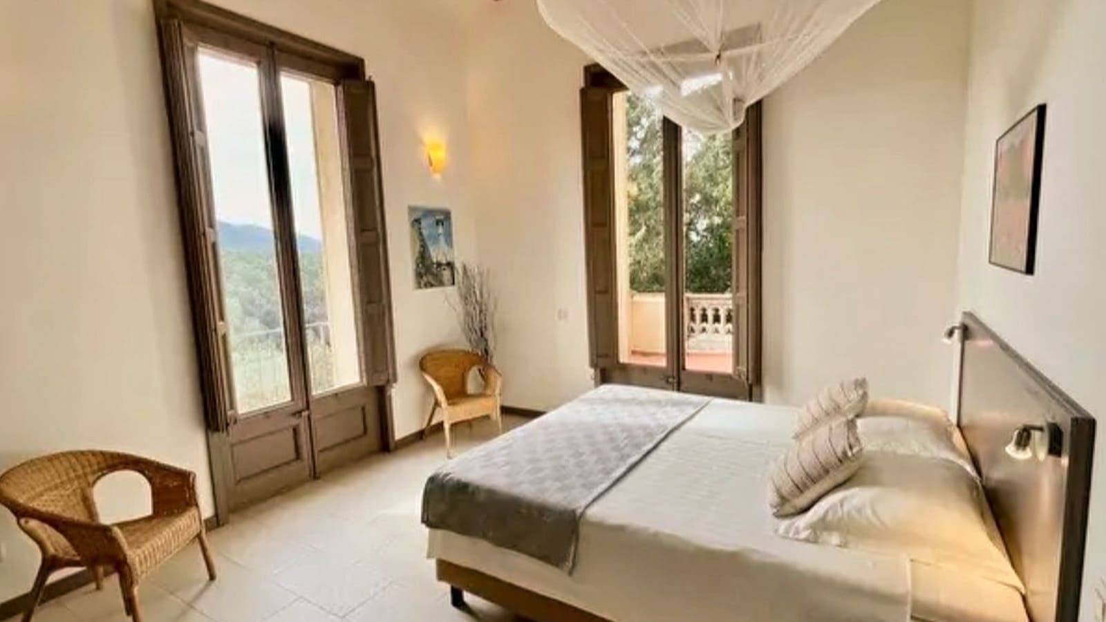 18 soveværelse Finca/Landehus til salg i La Pobla de Claramunt med swimmingpool garage - € 2.350.000 (Ref: 9064592)