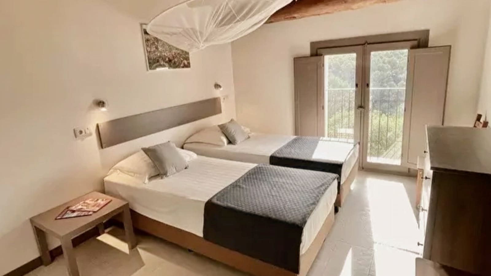 18 soveværelse Finca/Landehus til salg i La Pobla de Claramunt med swimmingpool garage - € 2.350.000 (Ref: 9064592)