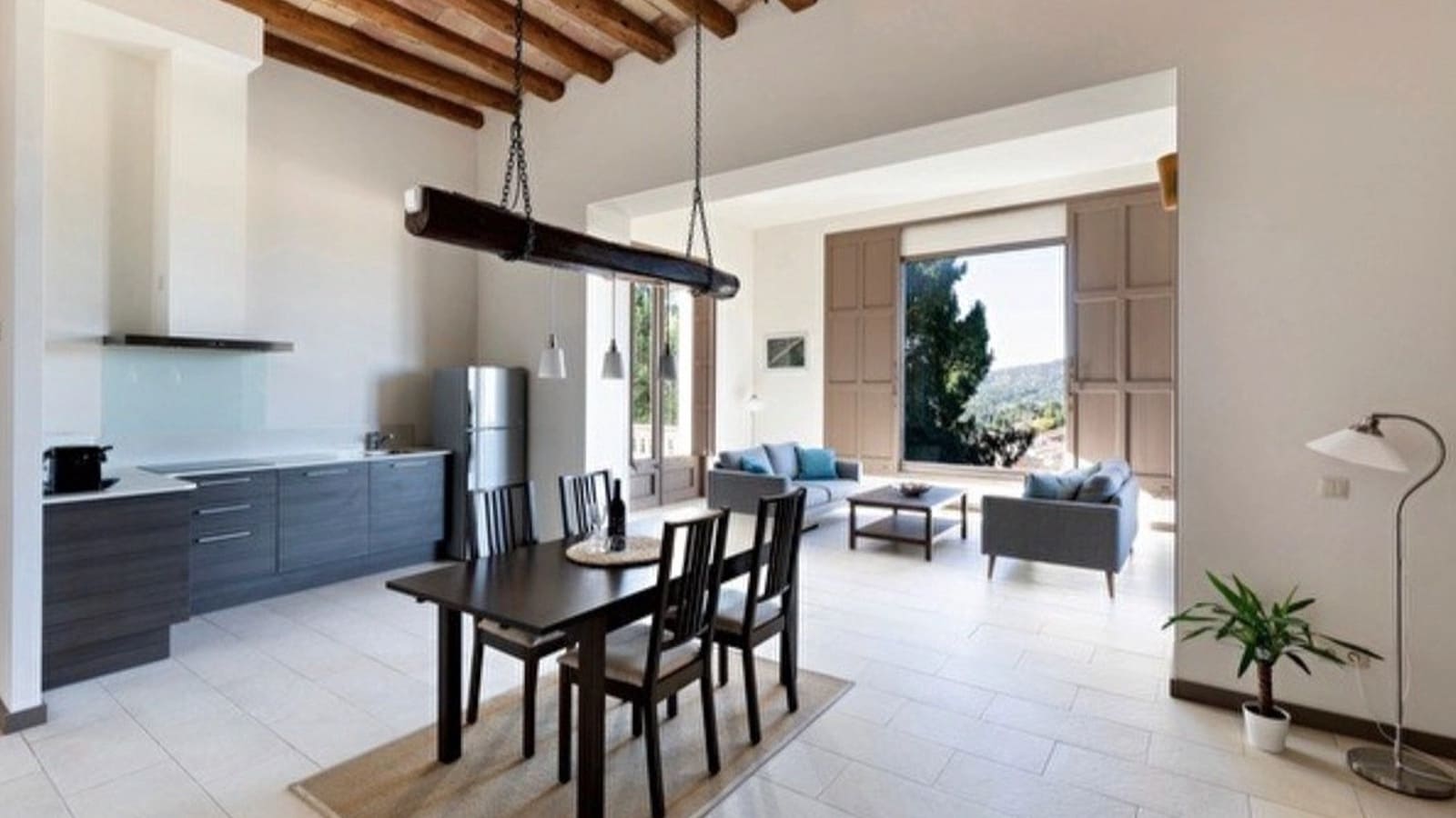 18 soveværelse Finca/Landehus til salg i La Pobla de Claramunt med swimmingpool garage - € 2.350.000 (Ref: 9064592)