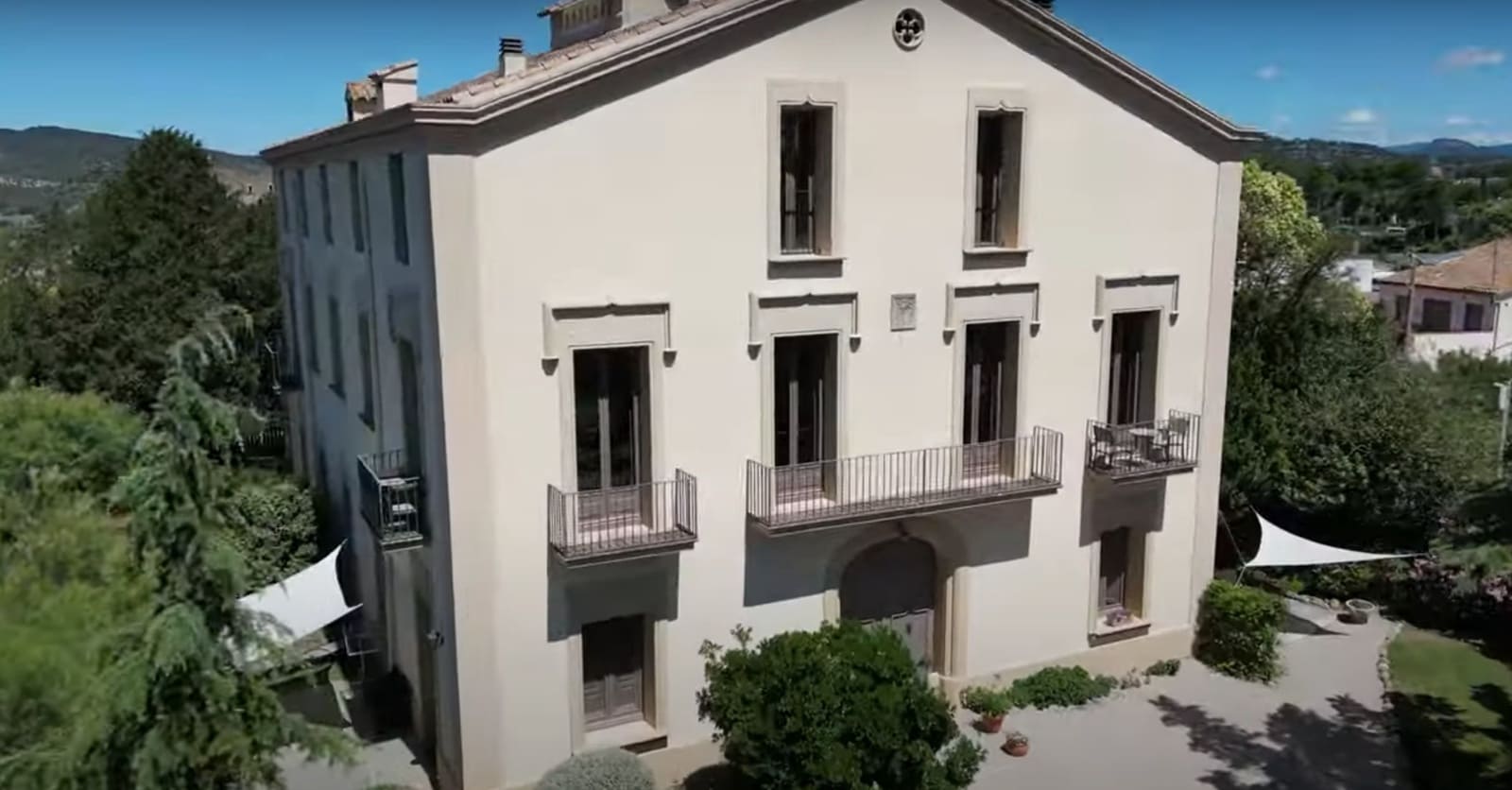 18 soveværelse Finca/Landehus til salg i La Pobla de Claramunt med swimmingpool garage - € 2.350.000 (Ref: 9064592)