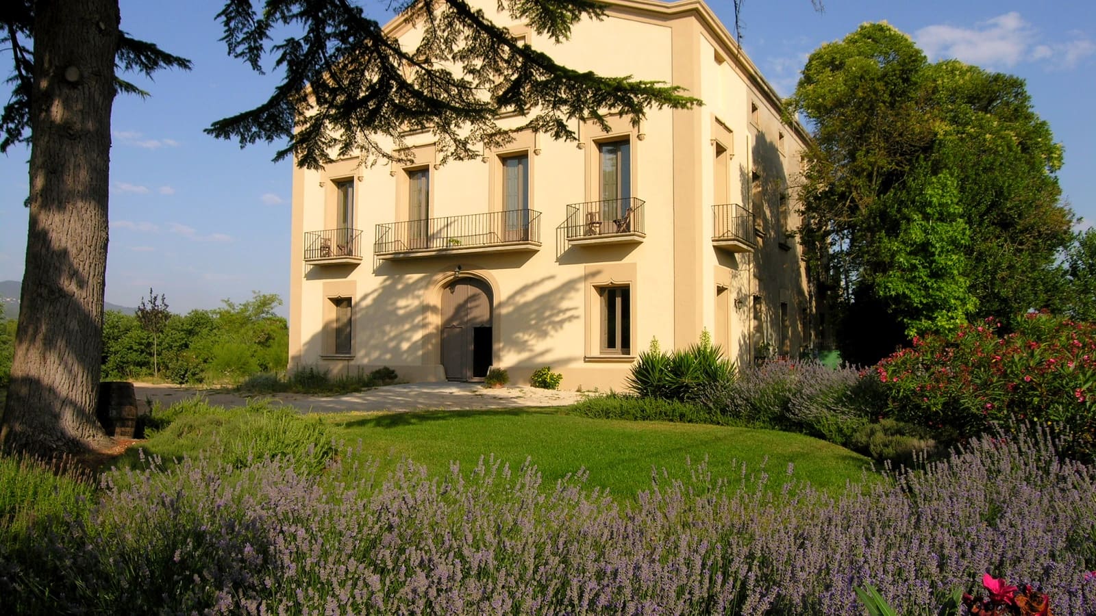 18 soveværelse Finca/Landehus til salg i La Pobla de Claramunt med swimmingpool garage - € 2.350.000 (Ref: 9064592)