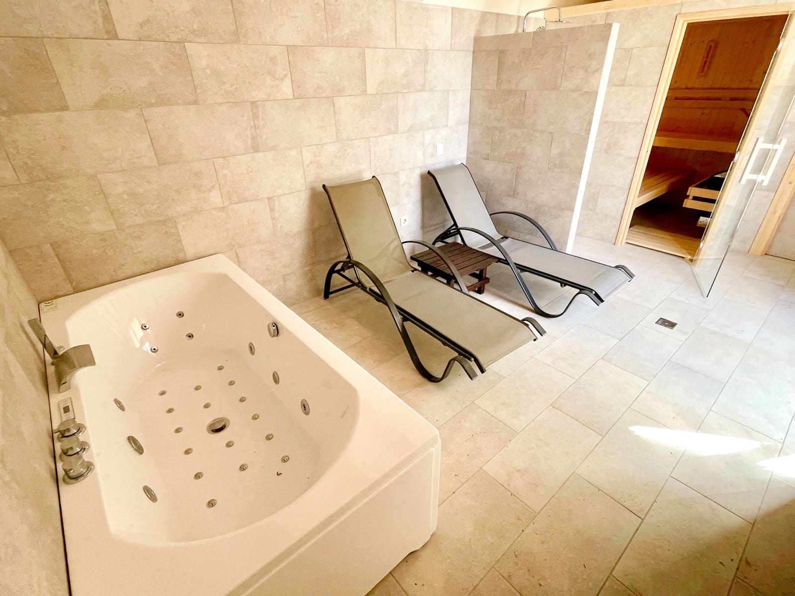 18 soveværelse Finca/Landehus til salg i La Pobla de Claramunt med swimmingpool garage - € 2.350.000 (Ref: 9064592)