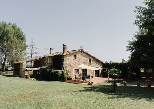 4 sypialnia Finka/Dom wiejski na sprzedaż w Miasto Girona z basenem garażem - 850 000 € (Ref: 9480641)