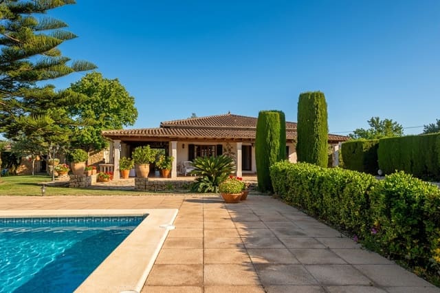3 bedroom Finca/Country House for sale in Lloseta with pool garage - € 1,290,000 (Ref: 8966210)