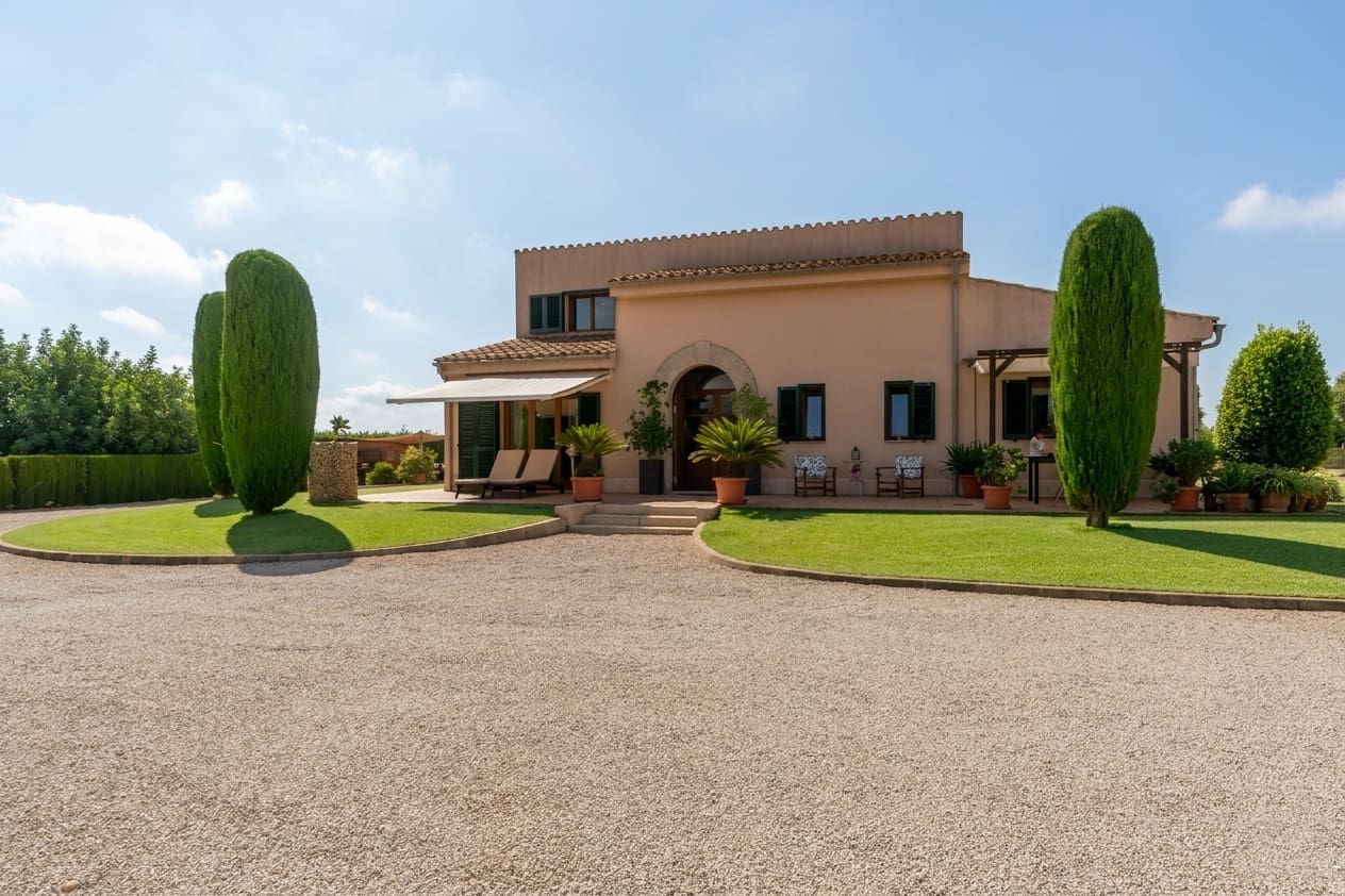 4 bedroom Villa for sale in Sa Pobla with pool garage - € 1,749,000 (Ref: 8968202)